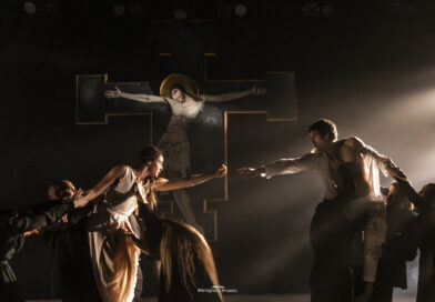 Milano, al Teatro Menotti arriva “Giulietta e Romeo”: Shakespeare rivive tra danza contemporanea e teatro fisico